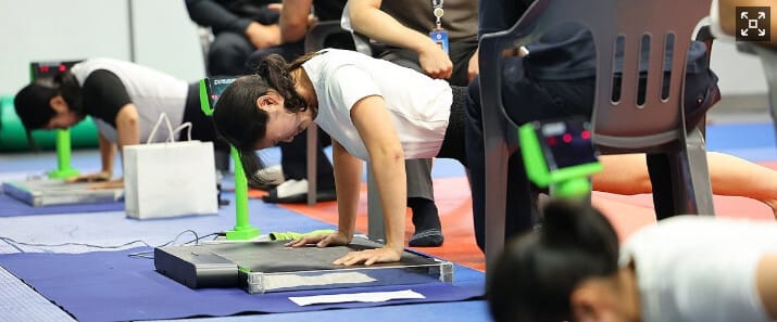 체련단련장에서 진행된 경찰공무원 시험 체력 검정 모습